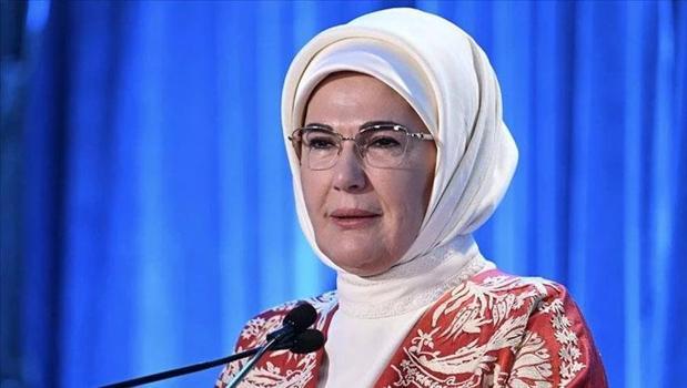 Emine Erdoğan: Bugün, milletçe birlik ve beraberlik içinde olmamız gereken bir gündür)