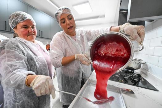 Kadın emeğiyle yeni bir ilke imza atıldı! Lokumun en lezzetli hali)