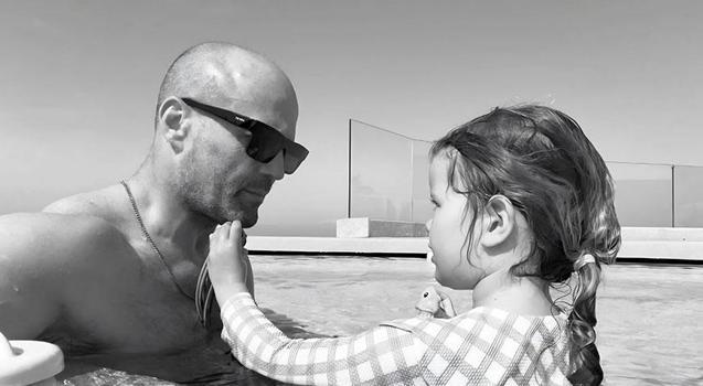 Jason Statham'dan Antalya sonsuzluk havuzunda poz!)