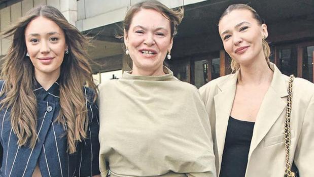 Güzelliği annesinden)