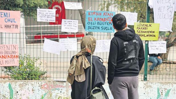 Neden hep biz öldük?)