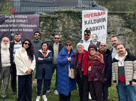 Melek Baykal, Volkan Konak’ın mezarını ziyaret etti!)