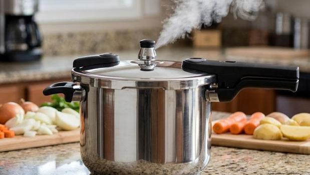 Düdüklü tencere nasıl temizlenir? Elde yıkama yapıyorsanız bu detaya dikkat)