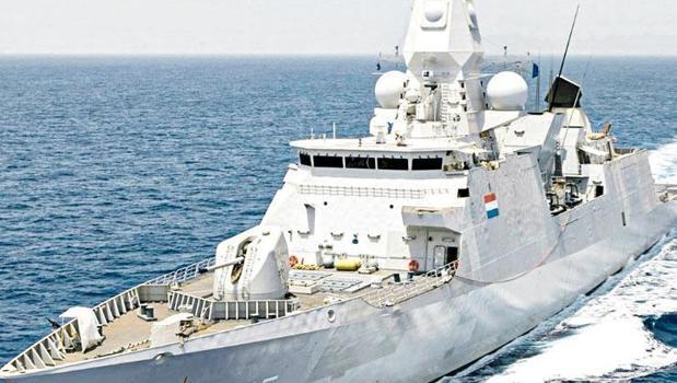 105 liralık kartpostal savaş gemisini ifşaladı)