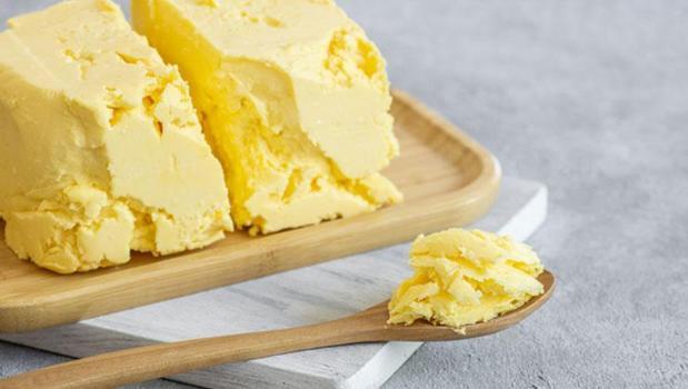 Tereyağını oda sıcaklığına ulaştırmanın en kolay yolu! Yemek yaparken önceden çıkarmaya gerek yok)