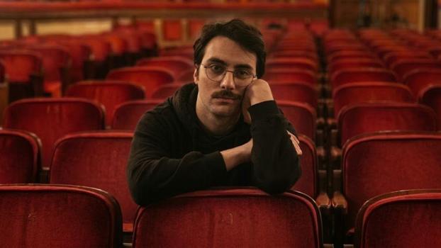 Genç komedyen Kaan Sertdemir hayatını kaybetti!)
