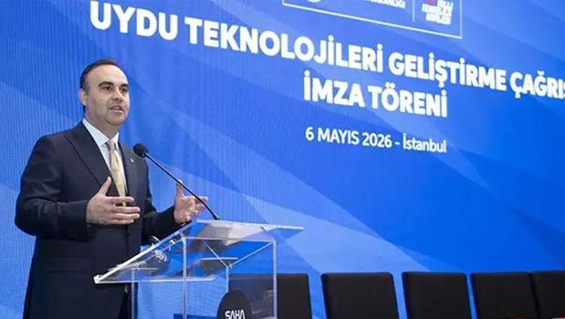 Bakan Kacır: Türkiye 2027'de kendi milli hibrit roket motorunu ateşleyerek Ay'a erişen ülke olacak)