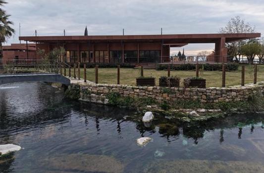 Pamukkale’nin yanında Hierapolis’te yeni düzen! Bakan Ersoy açıkladı: Antik havuz ve güney kapı yenilendi)