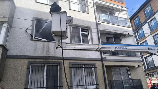 Afyonkarahisar'da korkutan yangın! 4 çocuk son anda kurtuldu)