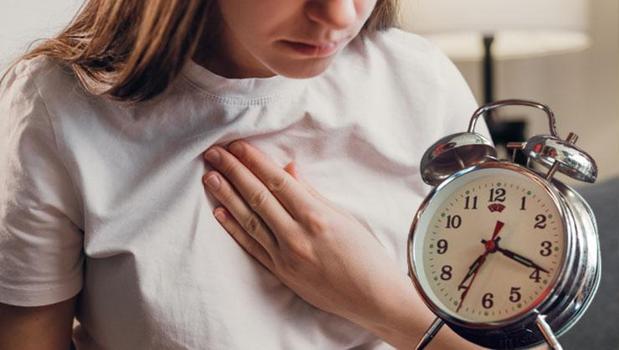 Sabah saat 6'ya alarm kuranlar yandı! Uzman kardiyolog açıkladı: Yükü yüzde 50 artırıyor!)