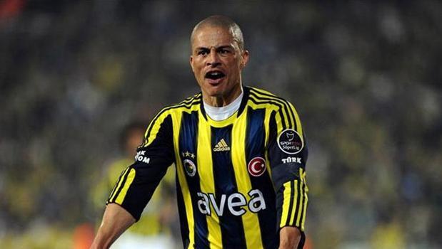 Fenerbahçeli efsane Alex, desteklediği başkanı açıkladı)