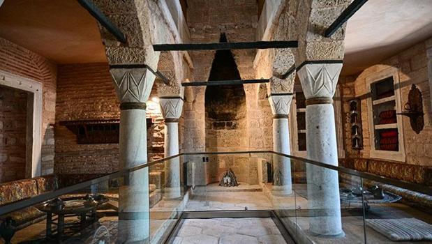 Topkapı Sarayı'nın harem bölümünde yer alan "Kadınefendiler ve Cariyeler Taşlığı" ziyarete açıldı)