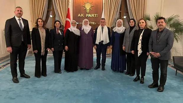 'Barış Anneleri'nden AK Parti'ye ziyaret)