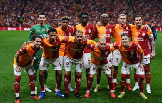 Galatasaray şampiyon oldu! Ünlü isimlerden paylaşımlar peş peşe geldi)
