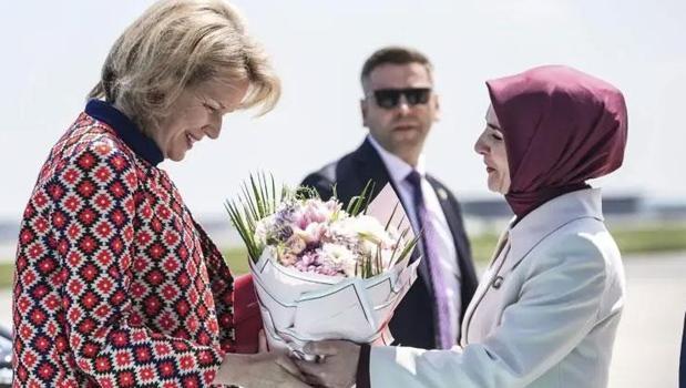 Belçika Kraliçesi Mathilde İstanbul’da! 428 kişilik heyet Türkiye’ye indi)