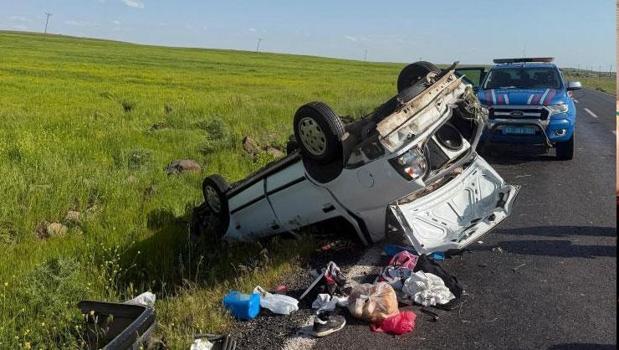 Şanlıurfa'da feci kaza! Otomobil takla attı 5 kişi yaralandı)