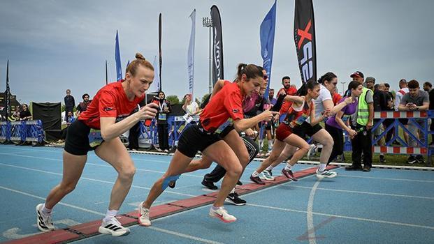 İstanbul’da düzenlenen '10K' koşusuna 2 bini aşkın sporcu katıldı)