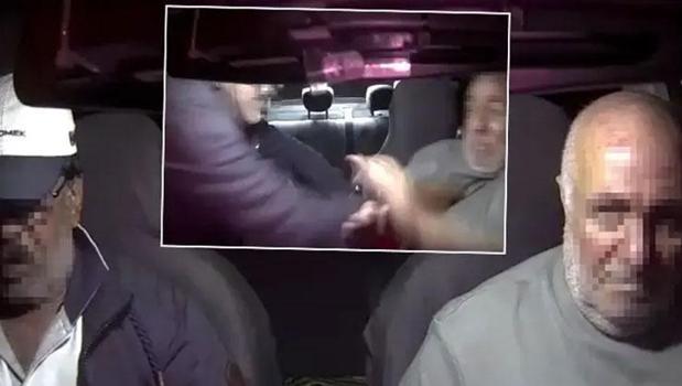 Takside dehşet anları! Boğazından bıçaklayıp, gasp etmeye çalıştı)