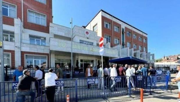 33 şüphelinin tutuklandığı cinsel istismar soruşturmasında anne de tutuklandı)
