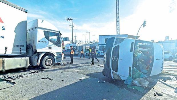 İş servisine tır darbesi)