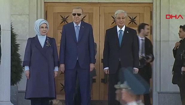 Cumhurbaşkanı Erdoğan Kazakistan'da! Tokayev resmi törenle karşıladı)