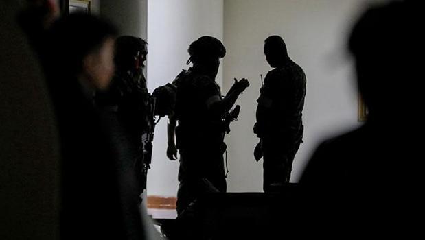 Filipinler Senatosu'nda silah sesleri duyuldu)