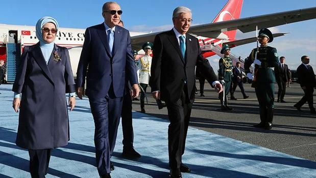 Cumhurbaşkanı Erdoğan, Kazakistan'da resmi törenle karşılandı)