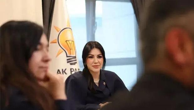 AK Partili Ayan gazetecilerle bir araya geldi)