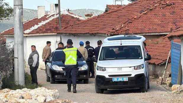 Arazi anlaşmazlığı kanlı bitti! Amcasını tüfekle öldürdü, kuzenini yaraladı)