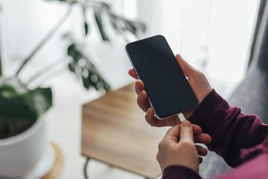Telefonunuz sizi izliyor olabilir! Bu özelliği sakın açık bırakmayın)