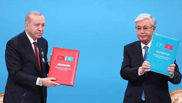 Ahmet Yesevi Nişanı ilk kez Cumhurbaşkanı Erdoğan'a takdim edildi! 'Önümüzdeki dönemi inşallah Türk Dünyası Yüzyılı yapacağız')