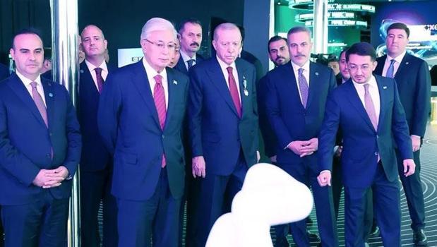Cumhurbaşkanı Erdoğan, 'Astana Alem AI Yapay Zeka Merkezi'ni ziyaret etti)