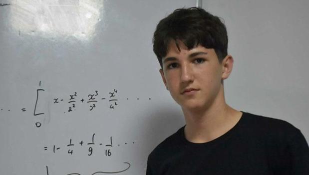 Matematikte dünya birincisi oldu)