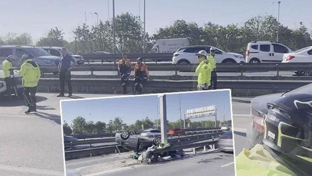 Küçükçekmece'de feci kaza! Otomobil bariyerlere çarparak takla attı)