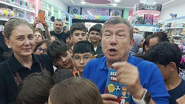 Şampiyonluk kutlamalarına efsaneler çağrılmadı! Tanju Çolak Galatasaray yönetimine isyan etti)