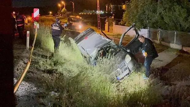 Kırıkkale'de hafif ticari araç şarampole devrildi! 1 ölü, 3 yaralı)