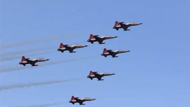 SOLOTÜRK ve Türk Yıldızları Samsun’da nefes kesti)