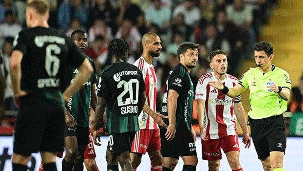 Süper Lig'de Antalyaspor sezonu 16. sırada tamamladı, küme düşen son takım oldu!)