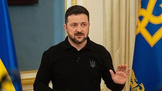 Zelenski duyurdu: Dronlarımız Moskova'yı vurdu)