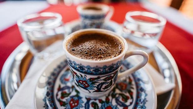Türk kahvesini bir de böyle pişirin! Oluşan köpüğü görünce gözlerinize inanamayacaksınız)