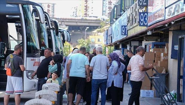 Kurban Bayramı nedeniyle otogarda hareketlilik! Ek seferler konuldu)