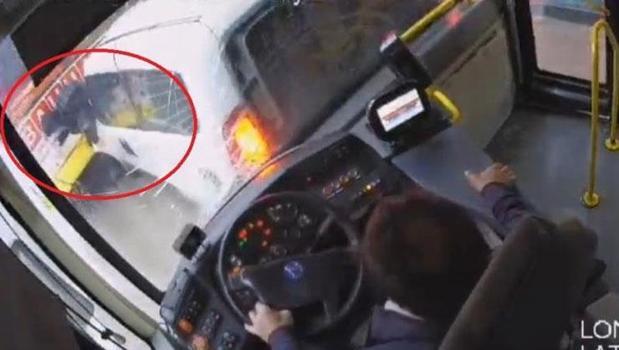 Bursa’da katliam gibi kaza! Direksiyonda uyuyan şoför öğrenciyi ezdi)