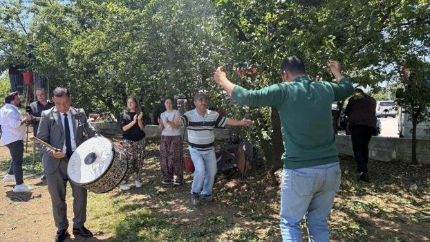 Fiyatı artınca tarladan davul zurna sesleri yükseldi! Kilosu 120 TL: Üreticinin yüzü gülüyor)