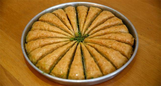 Bayram baklavasını böyle yapın! Çıtır çıtır oluyor, günlerce bayatlamıyor)