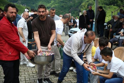 Çocukların yüzünü güldüren asırlık gelenek! Şeker, pasta, kurabiye... Ne ararsan var)
