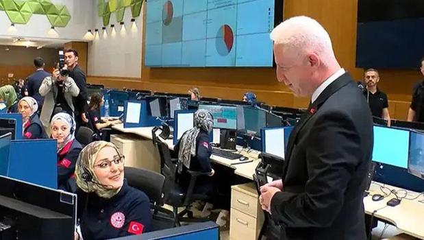 İstanbul Valisi Gül'den 112 Acil Çağrı Merkezi'ne bayram ziyareti)