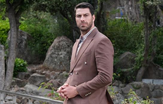 Daha 17'nin gizemli gücü Hakan! 'Hakan trajik bir kral!)