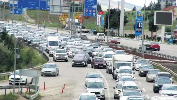 Dönüş yolundaki kazalarda 19 kişi hayatını kaybetti, 44 kişi yaralandı)