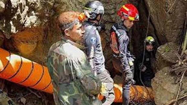 Altın aramak için girdiler, kabusu yaşadılar! 305 metre derinde 10 günlük yaşam mücadelesi)