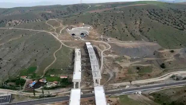 Seyahat süresi yarı yarıya azalacak! 42 ili birbirine bağlayacak dev otoyolda çalışmalar hızlandı)